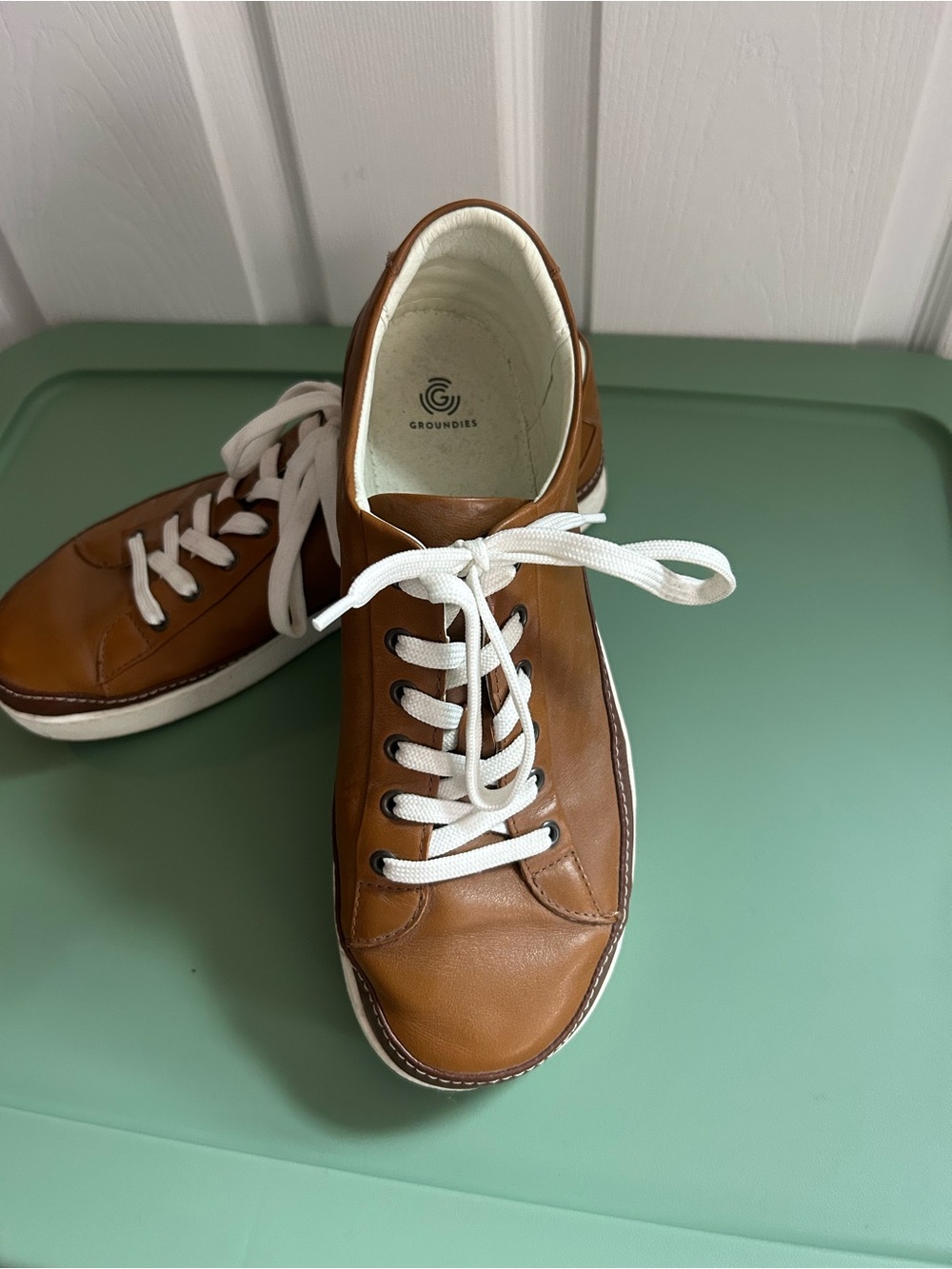 Groundies Casablanca unisex size 42 Tan Leather Low-Top barefoot Sneaker